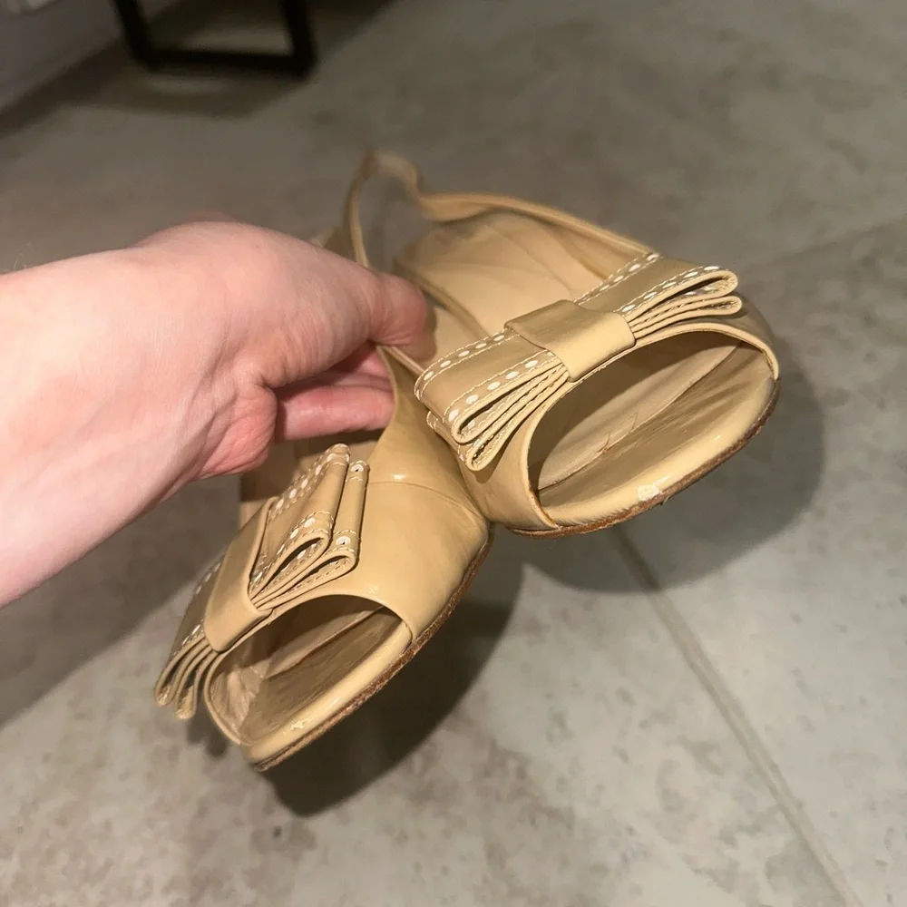 Kate‎ Spade Women's Tan Patent Leather Slingback Bow Open Toe Stiletto Heels 8